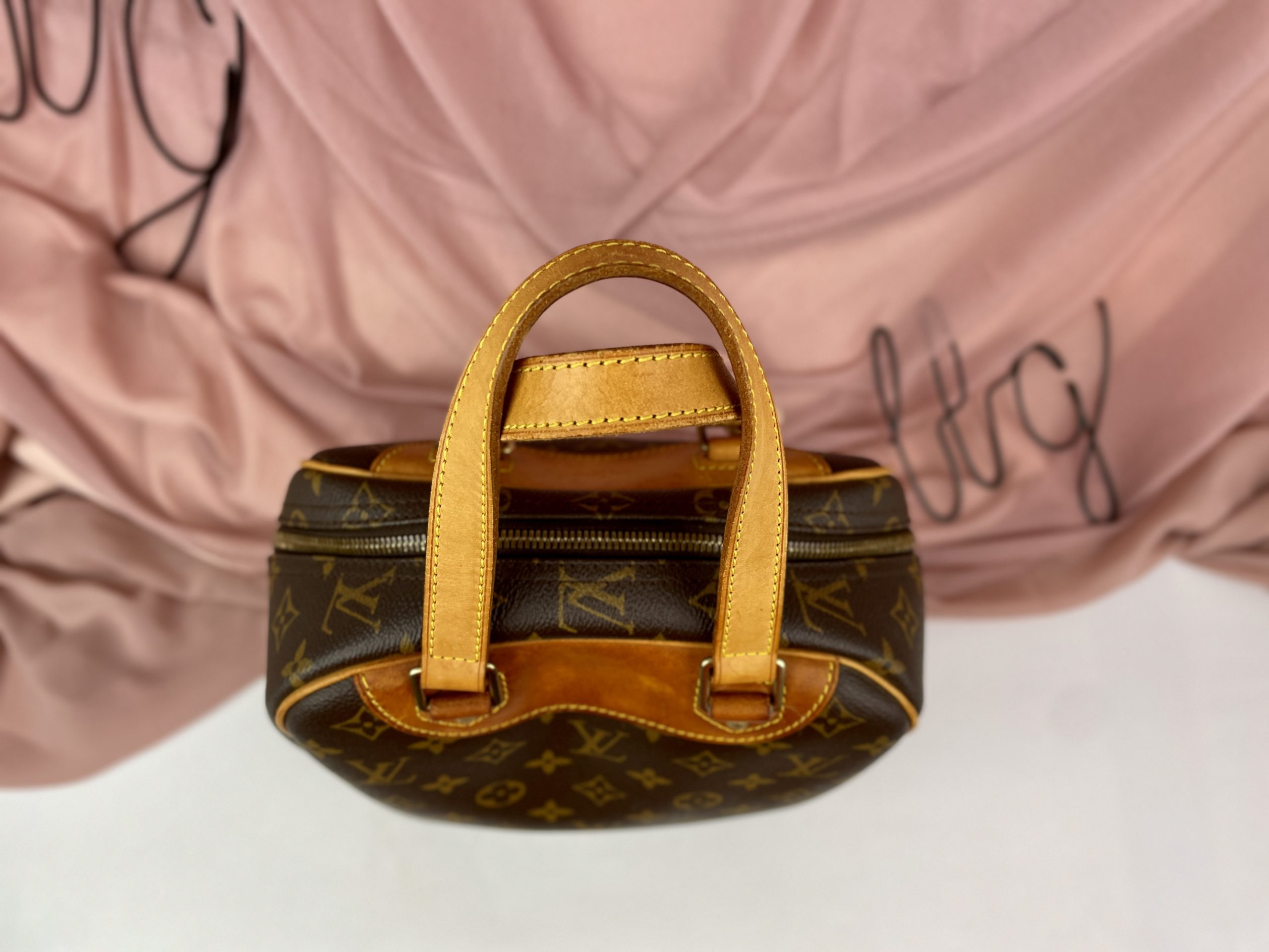 Louis Vuitton's L'Excellence du savoir-faire six limited-edition travel  bags Stock Photo - Alamy