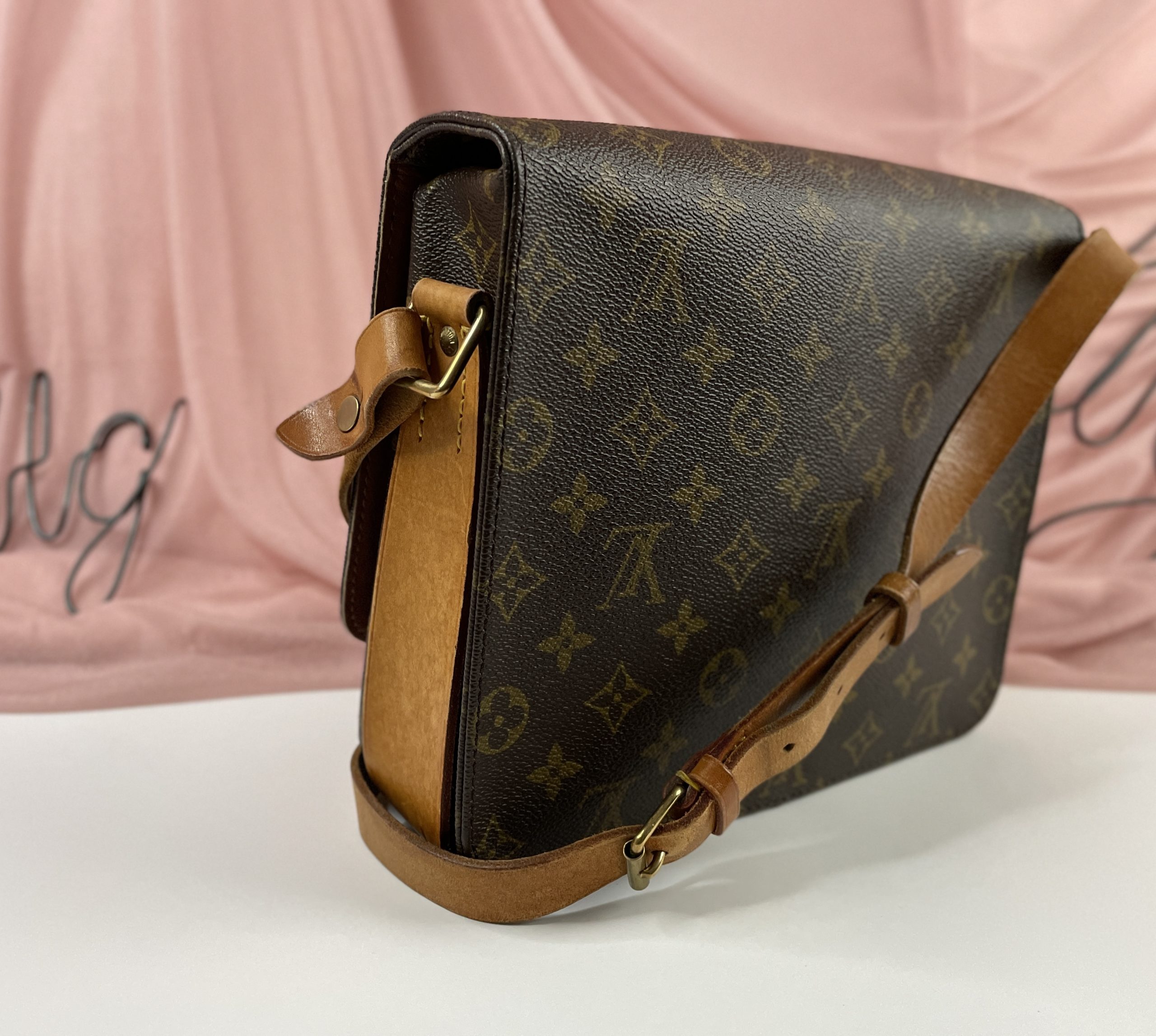 Vintage bag that held up 30+ years?! Louis Vuitton Cartouciere GM (Pros,  Cons, & Review)