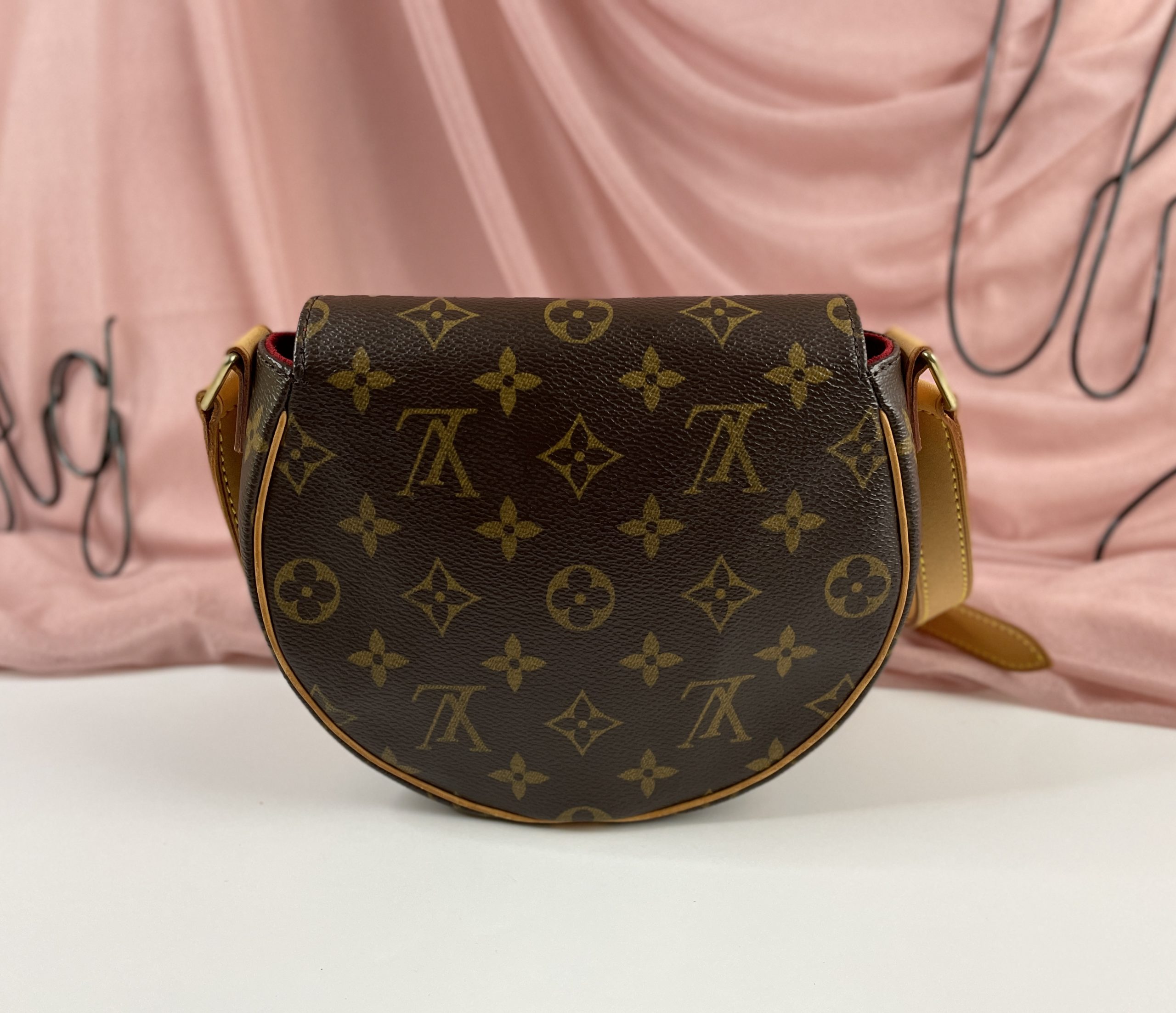 Louis Vuitton on X: #ZhongChuXi and a Tambourin bag in the #LVFW19  Campaign photographed by #CollierSchorrStudio. Explore @TWNGhesquiere's  latest collection for #LouisVuitton via    / X