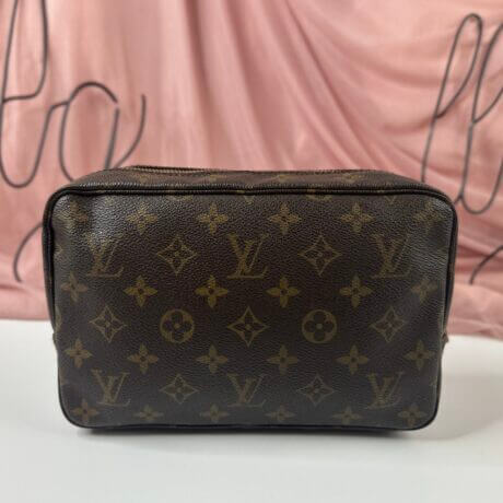 Vintage Louis Vuitton Trousse 23 Crossbody  Vintage louis vuitton, Louis  vuitton, Louis vuitton bag